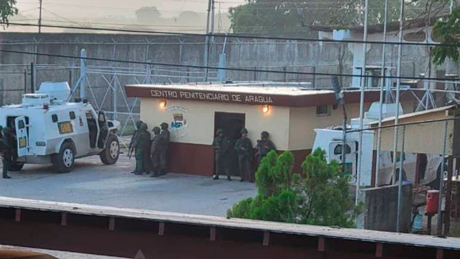 EN IMÁGENES: el Gloria al Bravo Pueblo interpretado por familiares de los reclusos de Tocorón tras operativo del régimen