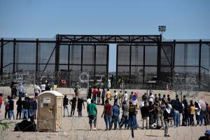 Centro migratorio en la frontera sur de EEUU cierra por falta de fondos