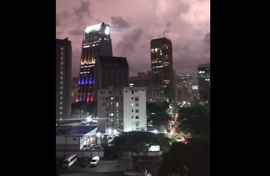 Ovnis? Caraqueños detectan y filman extrañas presencias en el cielo durante dos noches consecutivas (VIDEOS)