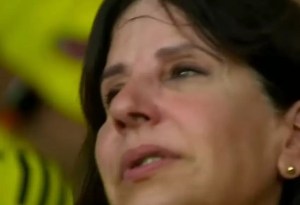 Las lágrimas de un país: Venezolana lloró con el Gloria al Bravo Pueblo en Barranquilla
