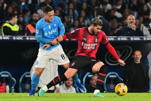 Napoli reaccionó tras una primera parte ante Milan para el olvido