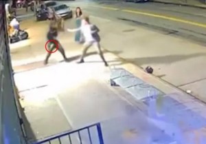 Imágenes sensibles: Activista fue apuñalado brutalmente hasta la muerte delante de su novia en Nueva York