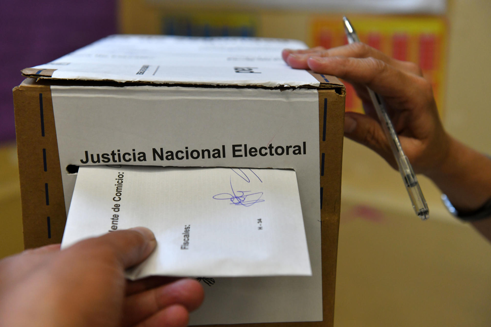 Participación al cierre de los colegios en Argentina alcanzó el 74 % del padrón electoral