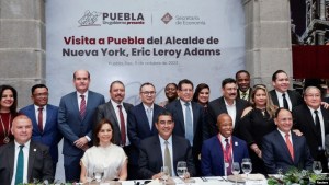 Alcalde de Nueva York visita México y reitera que “no hay más espacio” en su ciudad