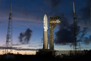 Amazon lanzó sus dos primeros satélites de prueba para suministrar Internet