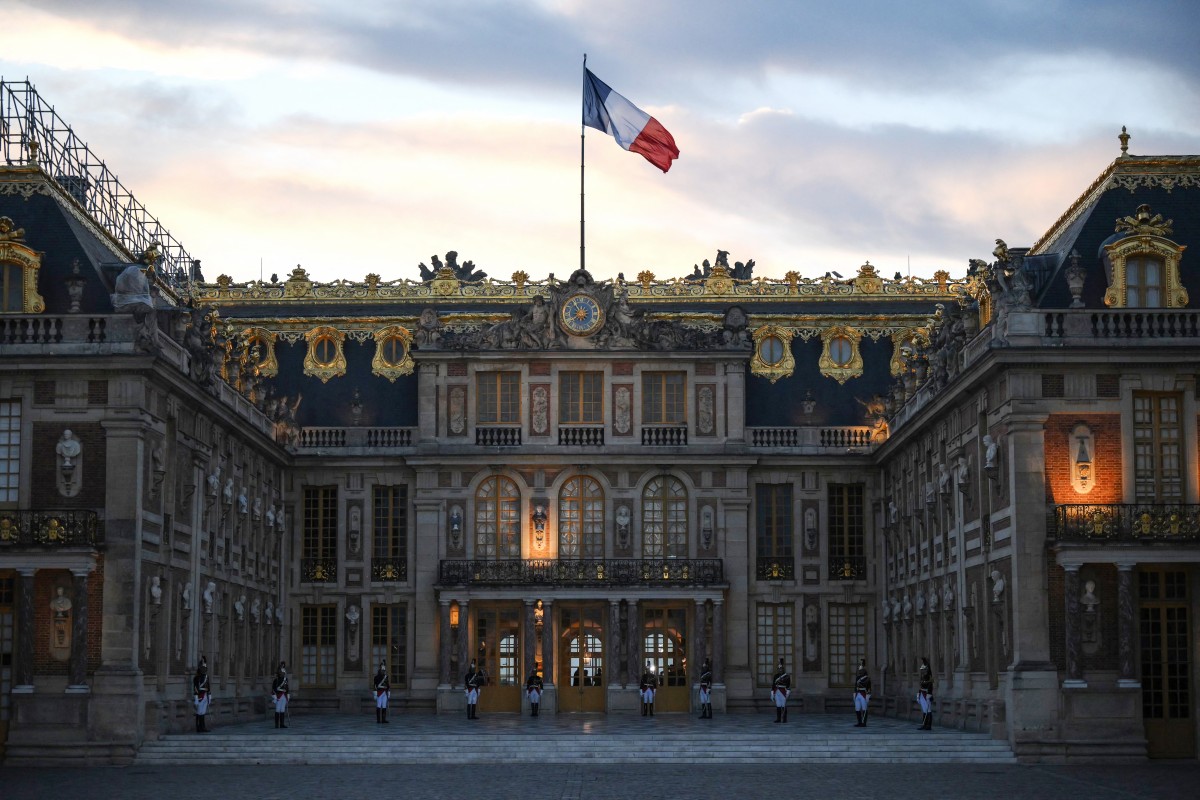 Evacuan por tercera vez el Palacio de Versalles y al menos ocho aeropuertos por amenaza de bomba (Videos)