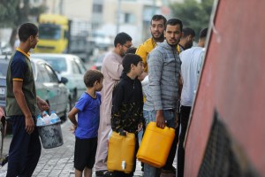 A falta de agua en el sur de Gaza, “o te duchas o bebes”