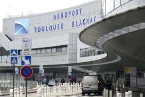 Evacuan seis aeropuertos en Francia por “amenazas de atentado”