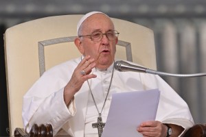 El papa Francisco tacha de “hipocrecía” las críticas sobre la posibilidad de bendecir a parejas gays