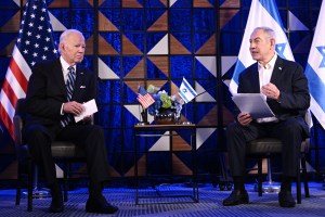 Biden apoya versión israelí sobre bombardeo a hospital en Gaza y arremete contra Hamás
