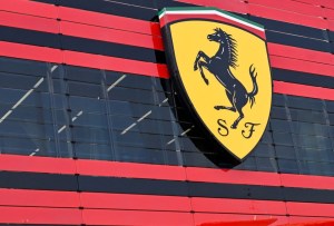 Ferrari aceptará criptomonedas como forma de pago por sus autos de lujo en EEUU