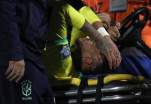 Neymar pasará por el quirófano en Brasil tras sufrir una ruptura de ligamento cruzado