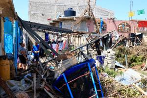 Asciende a 45 el número de fallecidos por huracán Otis que impactó en México