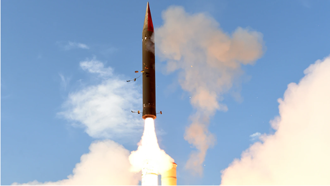Israel interceptó un misil de largo alcance lanzado desde el Mar Rojo