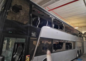 Vándalos apedrearon autobús del Lyon en Marsella: el entrenador Fabio Grosso quedó muy herido