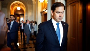 Marco Rubio lidera resolución para revocar visas y deportar a extranjeros que respalden a Hamás