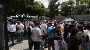 Plaza Brión de Chacaíto “a reventar”: ciudadanos llaman a votar este #22Oct (Imágenes)