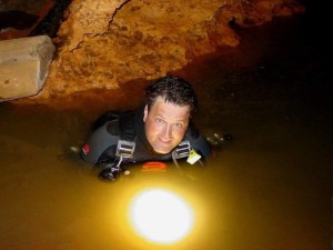 Tragedia en Texas: buceador que batió múltiples récords murió durante inmersión en una cueva