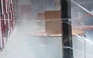 Lanzan bomba lacrimógena en el centro de votación a la Primaria de Santa Rosalía en Caracas (Video)
