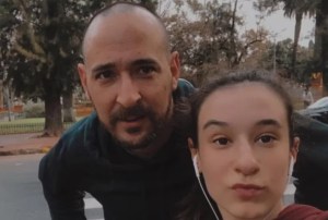 “Las noches son difíciles, casi no puedo dormir”: las vivencias de un padre que tiene a su hija de 18 en Israel