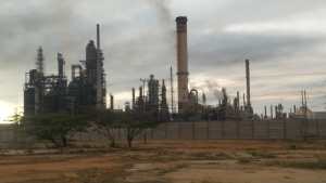 Producción de gasolina en refinería Amuay sigue paralizada y Cardón opera a medias