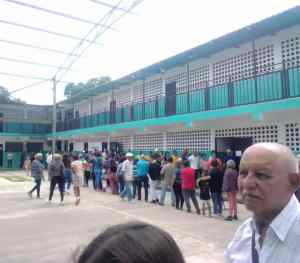 Asistencia masiva de electores en municipios Libertador y Carlos Arvelo en Carabobo (FOTOS)