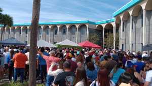 Centro electoral para la Primaria en Orlando se encuentra abarrotado de venezolanos (FOTO)