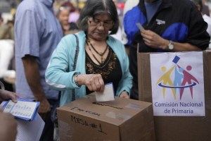 VIDEO: Venezolanos en Utah aguardan con paciencia para ejercer su voto en la primaria