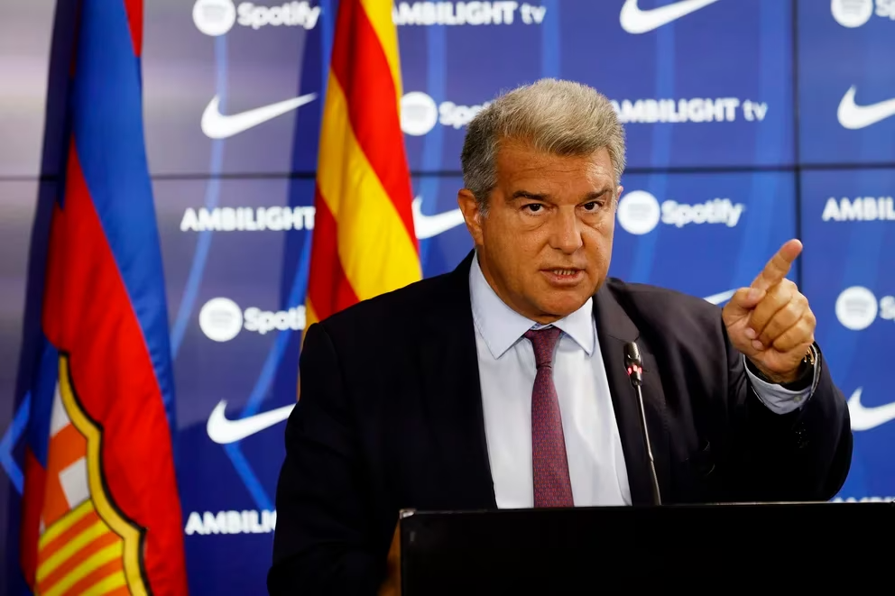 Laporta desvía la atención del “caso Negreira” y asegura que los árbitros “benefician al Real Madrid”
