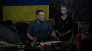 El peligro constante en el que viven los residentes de las ciudades abandonadas en el frente de la guerra en Ucrania