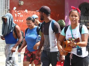 “Qué vamos a hacer acá”: las restricciones no paran a los migrantes venezolanos en la frontera de EEUU