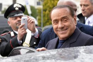 Hijos de Berlusconi retiran pagos mensuales a veinte jóvenes de las fiestas “Bunga Bunga”