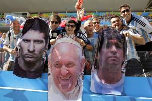 La inesperada respuesta del papa Francisco cuando lo hicieron elegir entre Messi y Maradona