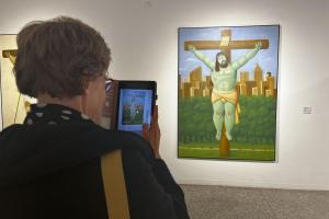 El “Vía Crucis” de Botero grita contra la indiferencia del mundo desde Italia