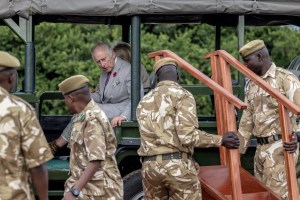 Carlos III condenó los abusos coloniales durante su visita a Kenia