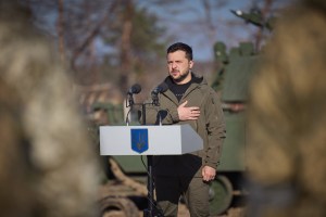 Zelenski promete derrotar a Rusia, en el segundo aniversario de la invasión