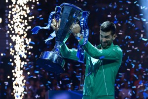 Récord absoluto: Djokovic arrrasó a Sinner y se proclamó campeón del Masters ATP por séptima vez en su carrera