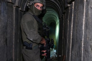 En FOTOS: ejército israelí llevó a la prensa a ver los túneles de Hamás bajo el hospital Al Shifa