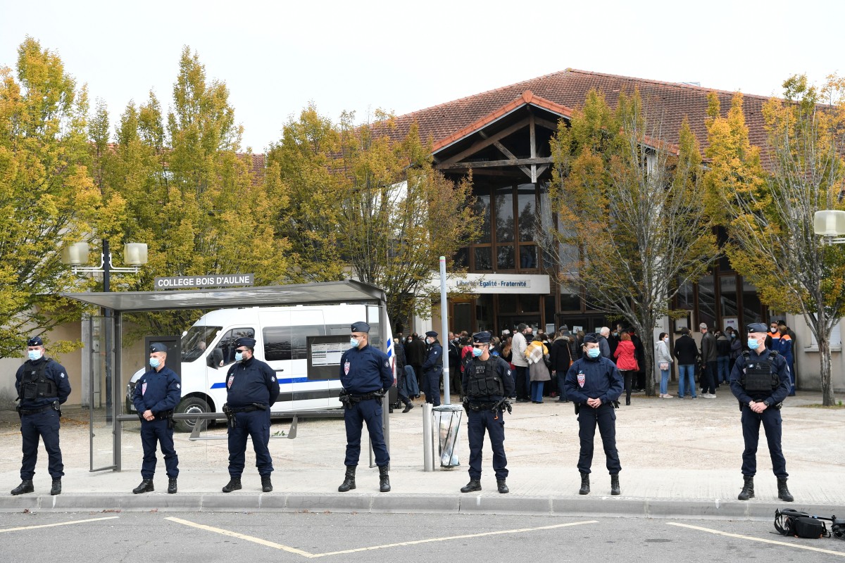 En el banquillo seis menores por el crimen yihadista del profesor Samuel Paty en Francia