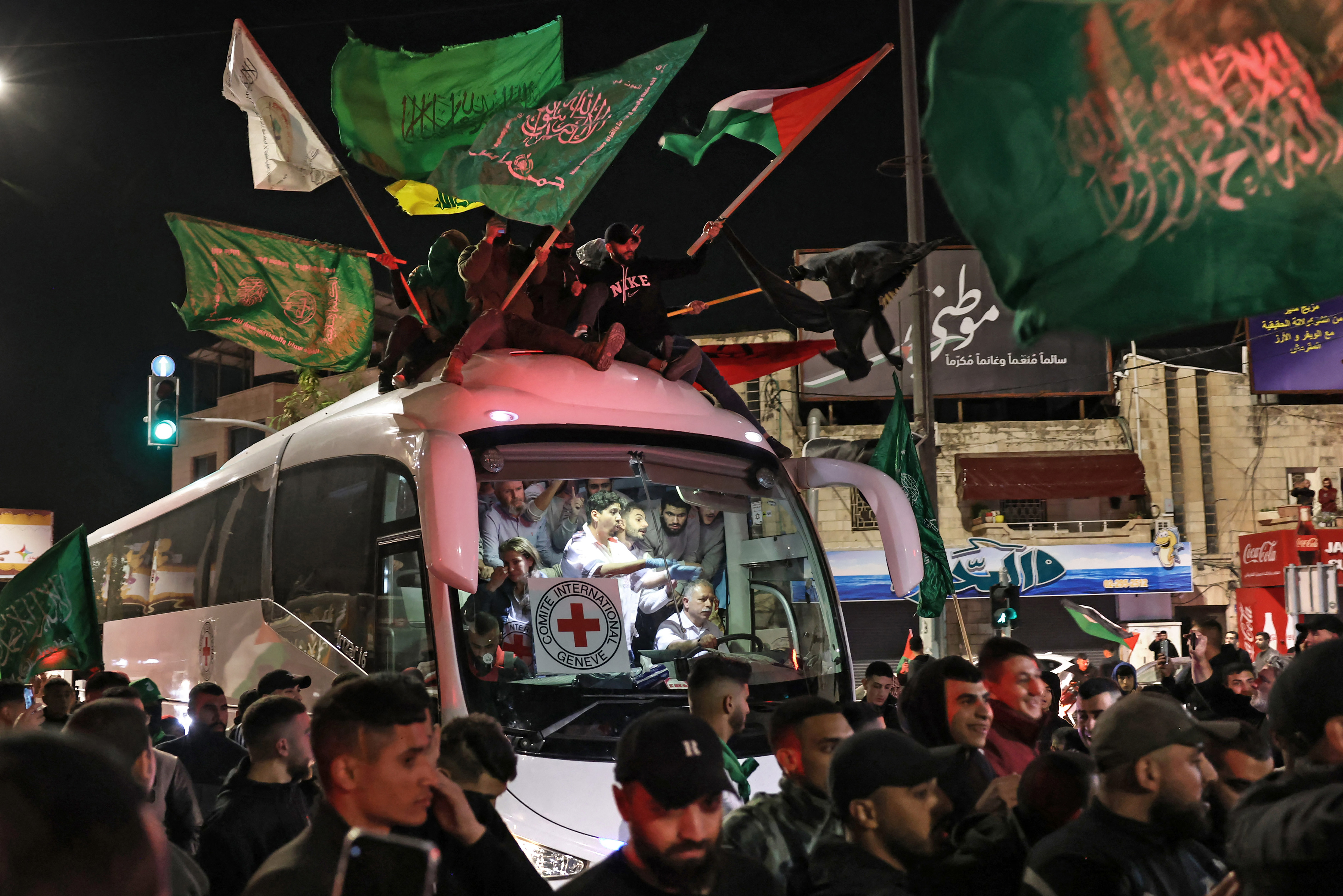 Tras liberación de rehenes por parte de Hamás, Israel libera a 39 presos palestinos