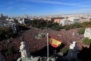 Masiva protesta en Madrid evidencia el rechazo de los españoles a la amnistía (IMÁGENES)