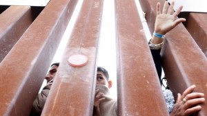 Cuán efectivo es el muro entre EEUU y México para frenar el cruce de migrantes