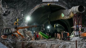 Operación de rescate de los obreros atrapados en un túnel en India entra en “fase final”