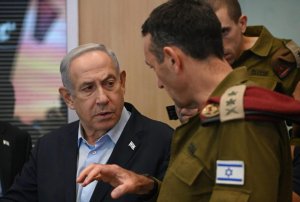 Netanyahu supervisa la liberación de los rehenes israelíes desde el cuartel general del Ejército