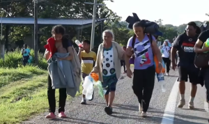 Tiene 80 años, es venezolana y ha recorrido a pie cinco países en busca del “sueño americano” (VIDEO)