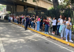 Casi termina en golpiza: lo que no te cuentan sobre la venta de entradas para el concierto de Karol G en Caracas (VIDEOS)