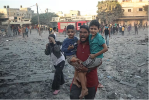 Llega a Egipto el primer barco con hospitales de campaña y ayuda destinada a Gaza