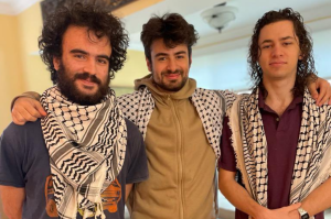 Dispararon a tres estudiantes de origen palestino que llevaban el tradicional pañuelo en EEUU