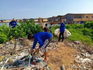 Chavismo dice que retiró más de 200 toneladas de desechos plásticos en el Lago de Maracaibo 