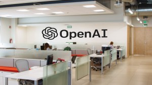 Cientos de empleados de OpenAI amenazan con renunciar ¿Cuál es la razón?